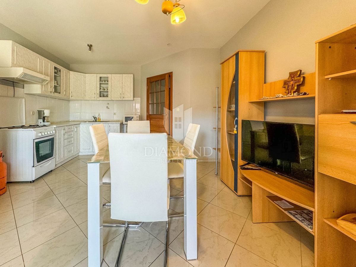 Novigrad, piano terra 71 m2, 300 m dal mare