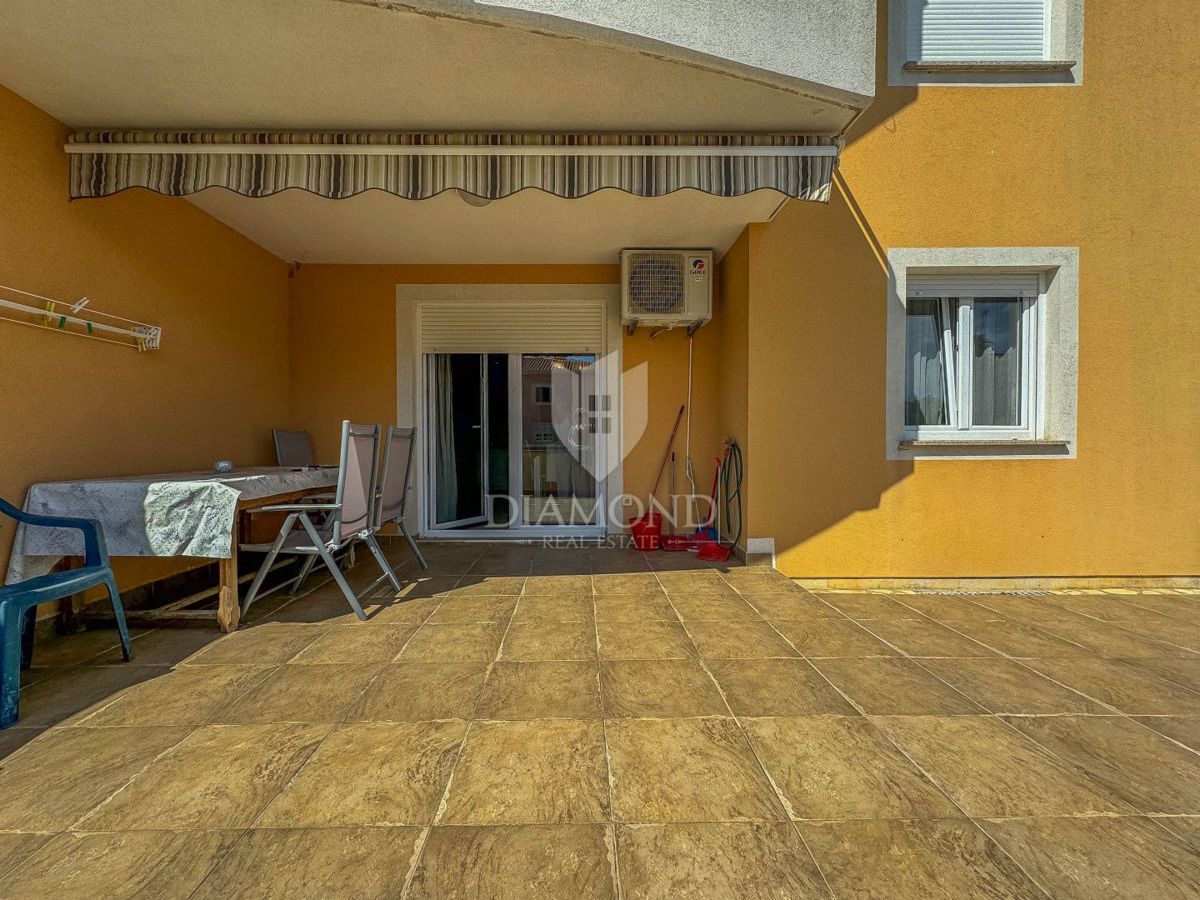 Novigrad, piano terra 71 m2, 300 m dal mare