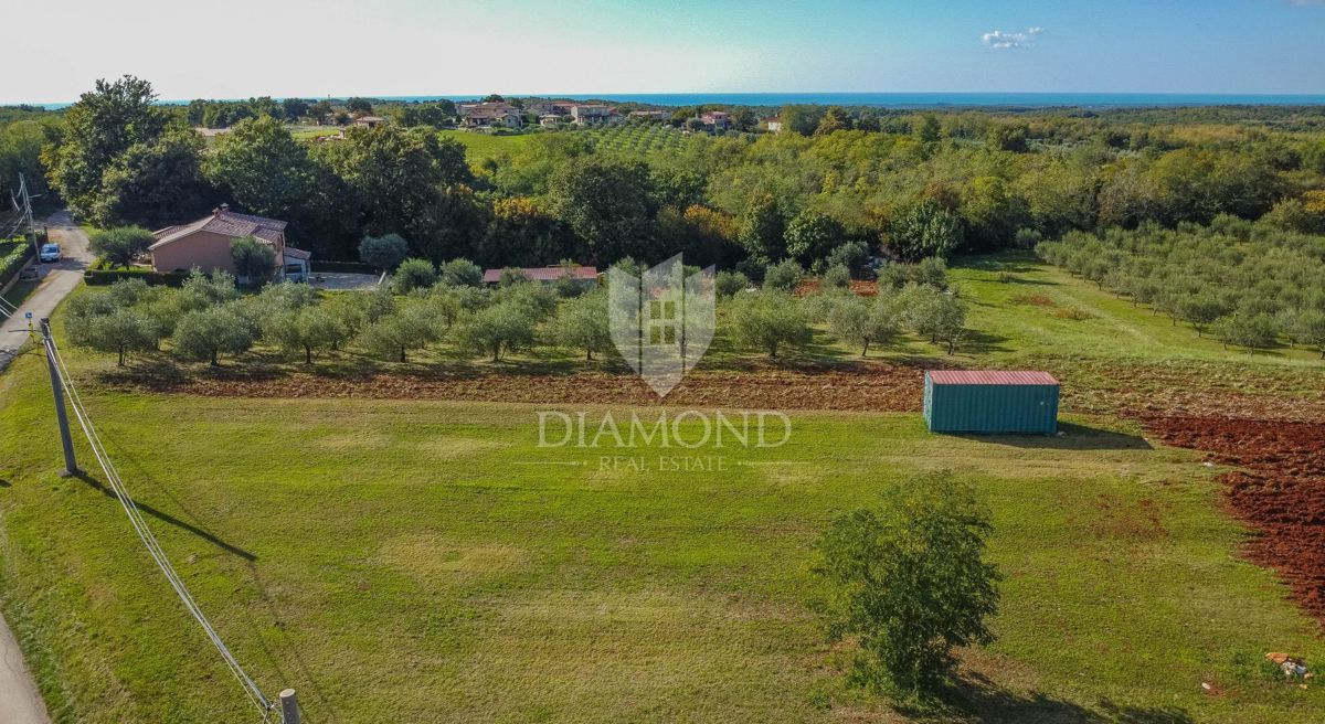 Istria, Vižinada, splendido terreno edificabile di 1.088 m2 con permesso di costruire