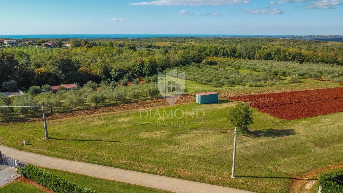 Istria, Vižinada, splendido terreno edificabile di 1.088 m2 con permesso di costruire