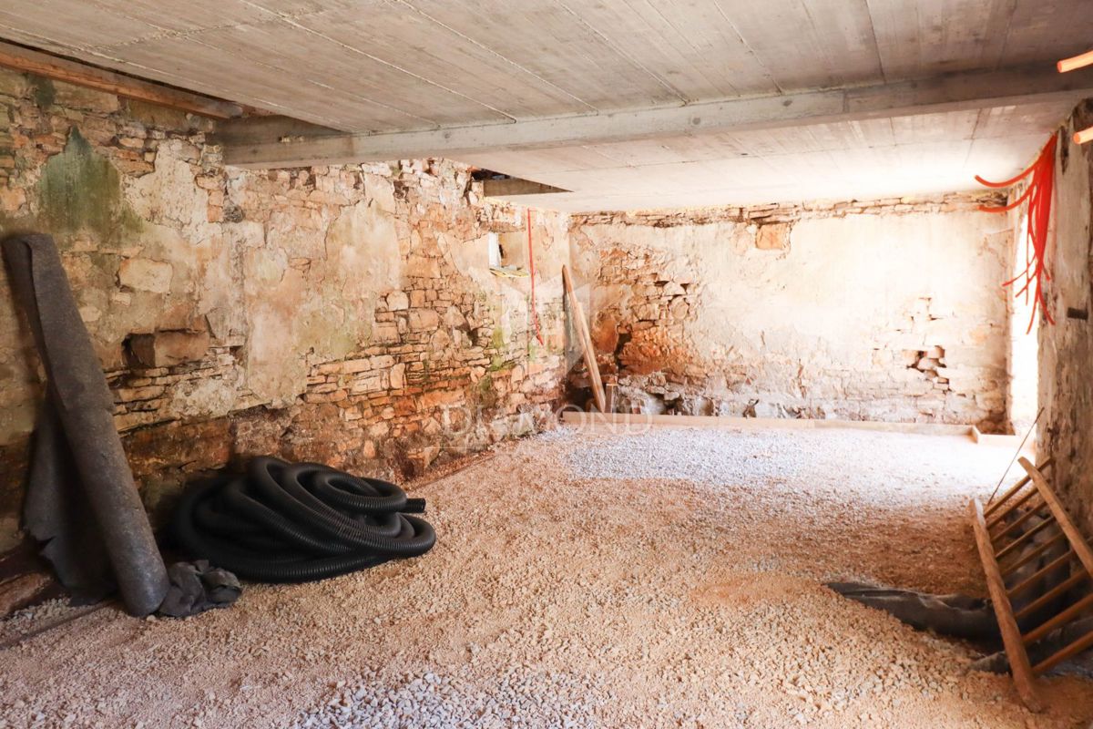 Buie, dintorni! Casa ristrutturata con 3 camere da letto!