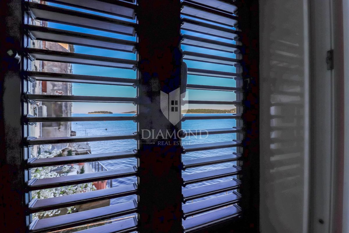 Rovigno! Appartamento e PP Prima fila al mare!