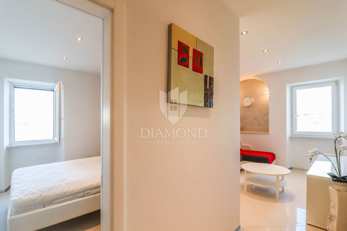 Rovigno! Appartamento e PP Prima fila al mare!