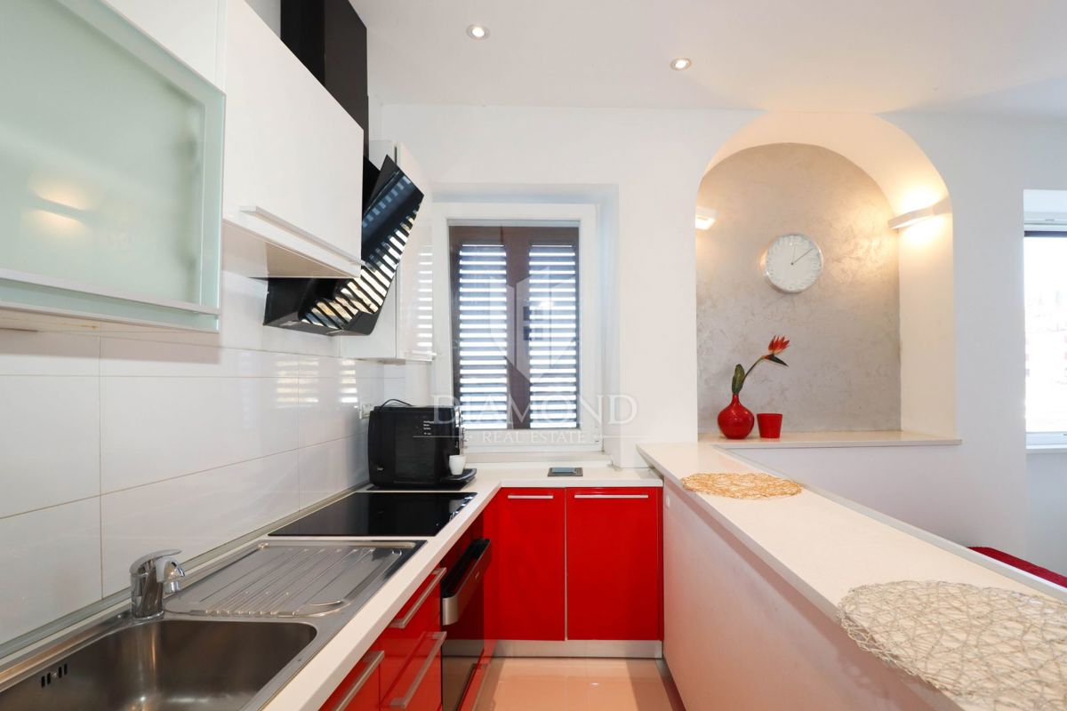 Rovigno! Appartamento e PP Prima fila al mare!