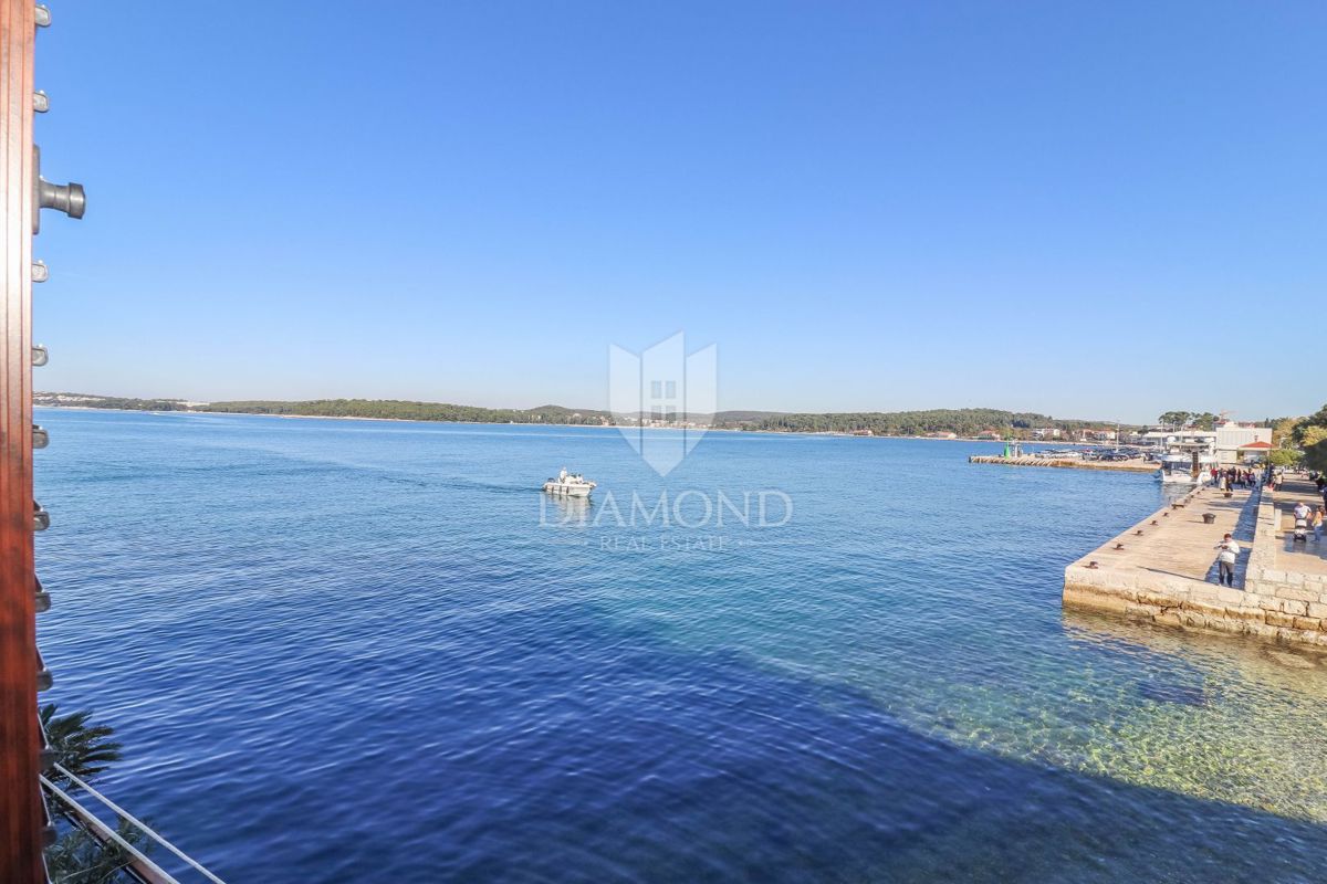 Rovigno! Appartamento e PP Prima fila al mare!