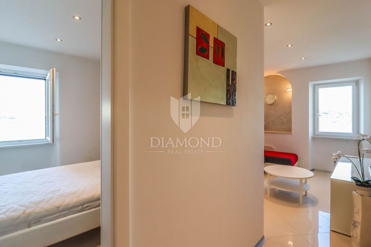 Rovigno! Appartamento e PP Prima fila al mare!