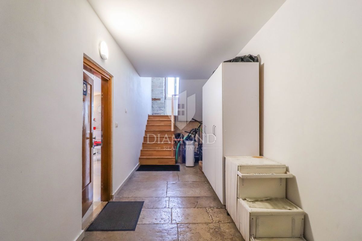 Rovigno! Appartamento e PP Prima fila al mare!