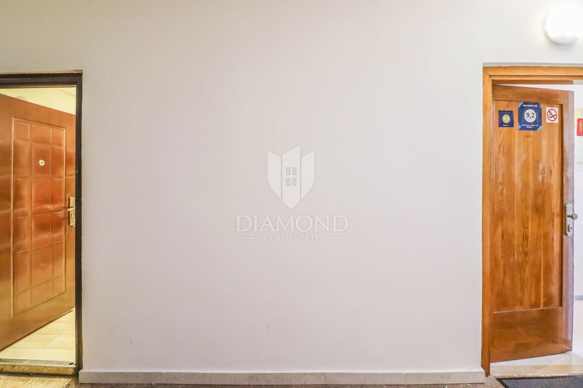 Rovigno! Appartamento e PP Prima fila al mare!