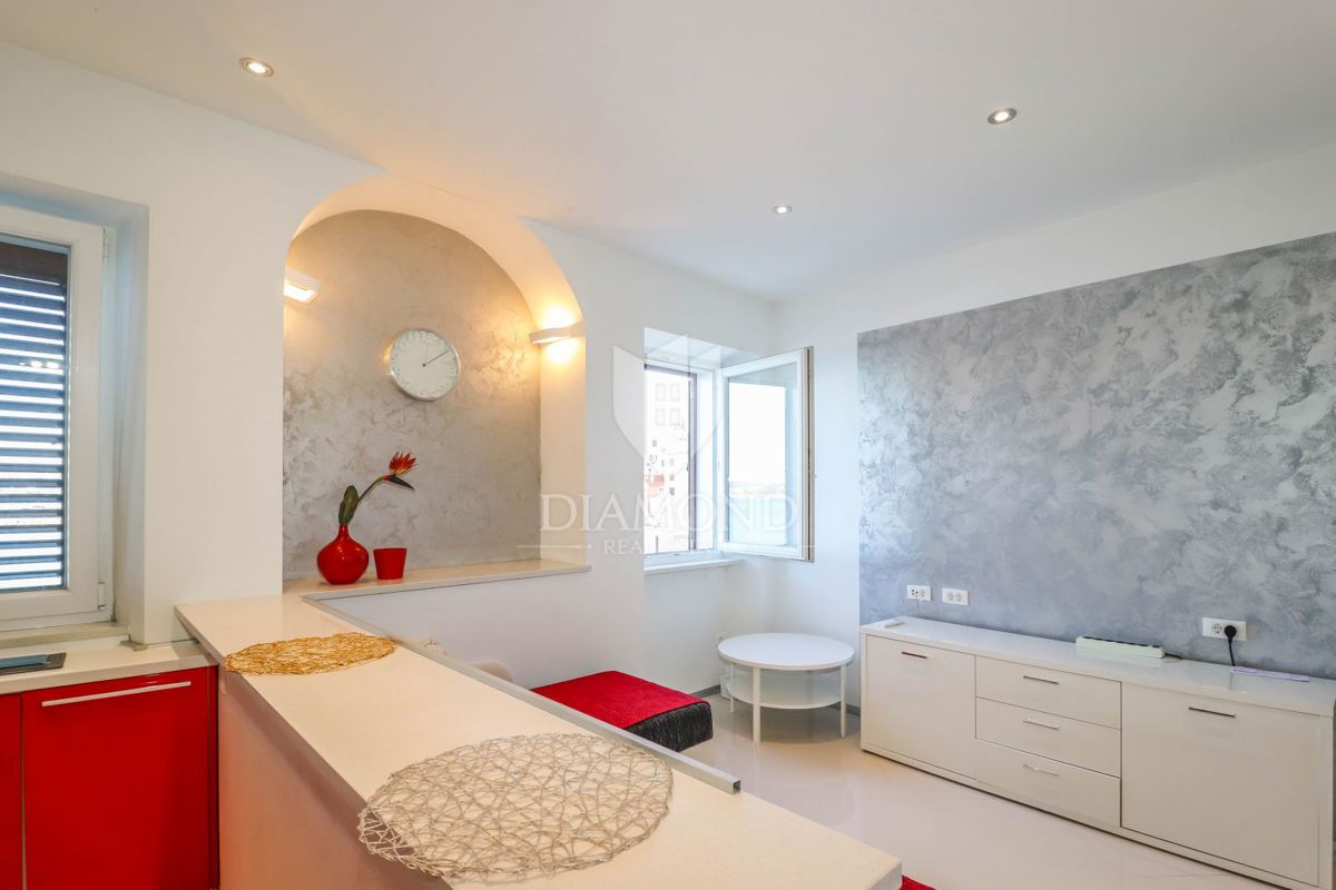 Rovigno! Appartamento e PP Prima fila al mare!