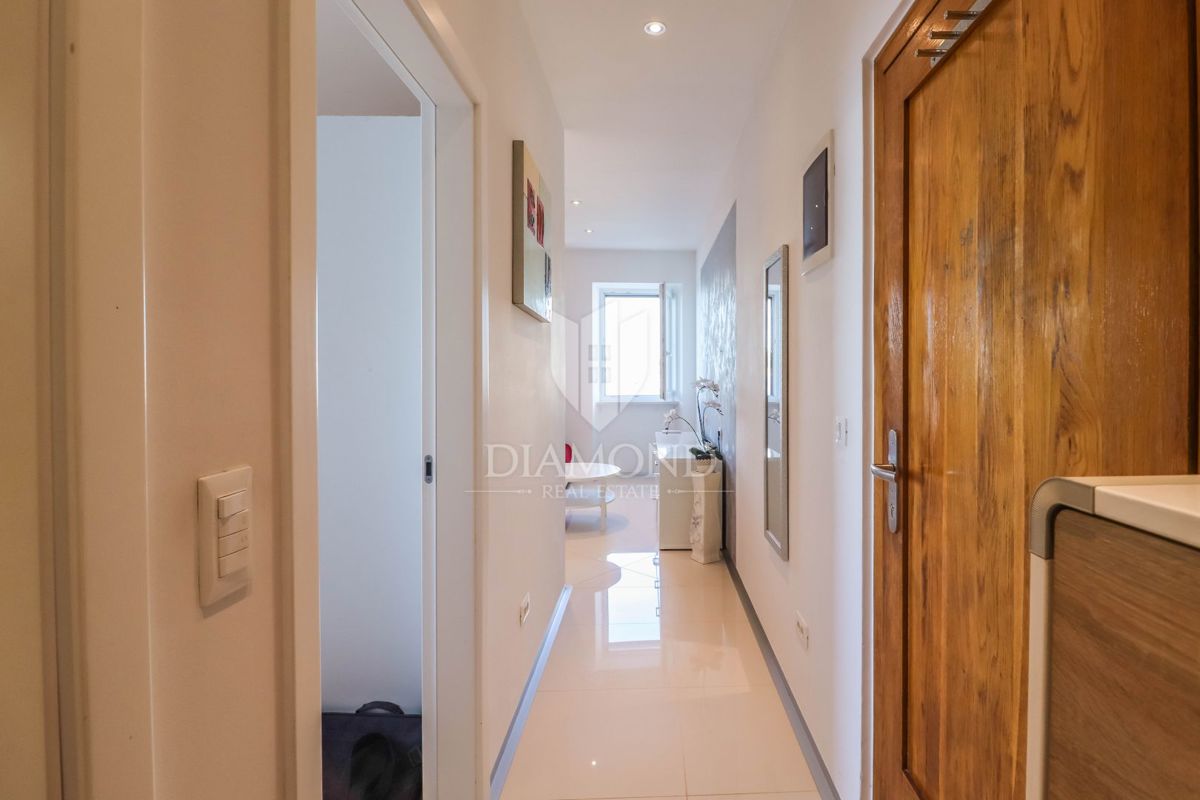 Rovigno! Appartamento e PP Prima fila al mare!