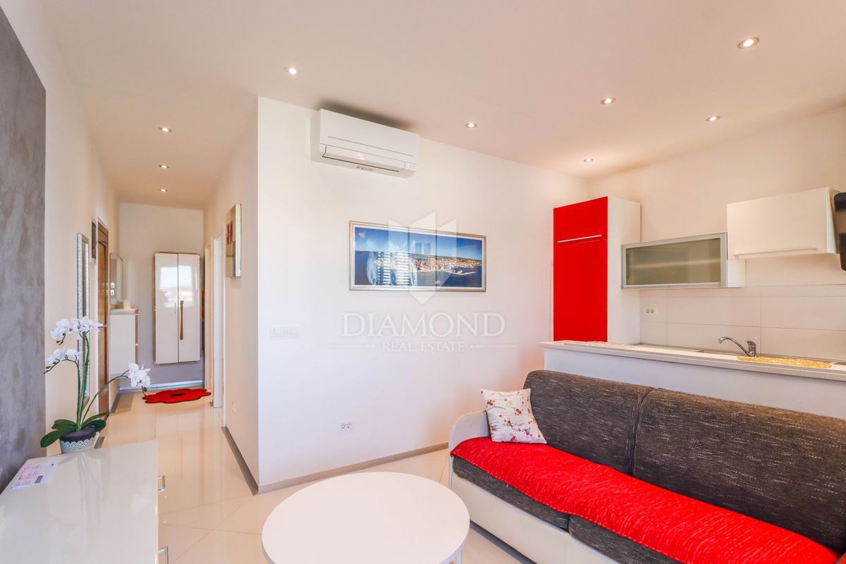 Rovigno! Appartamento e PP Prima fila al mare!