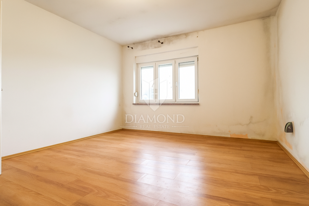 Zagabria, Dugo Selo, casa con terreno agricolo a un prezzo fantastico!