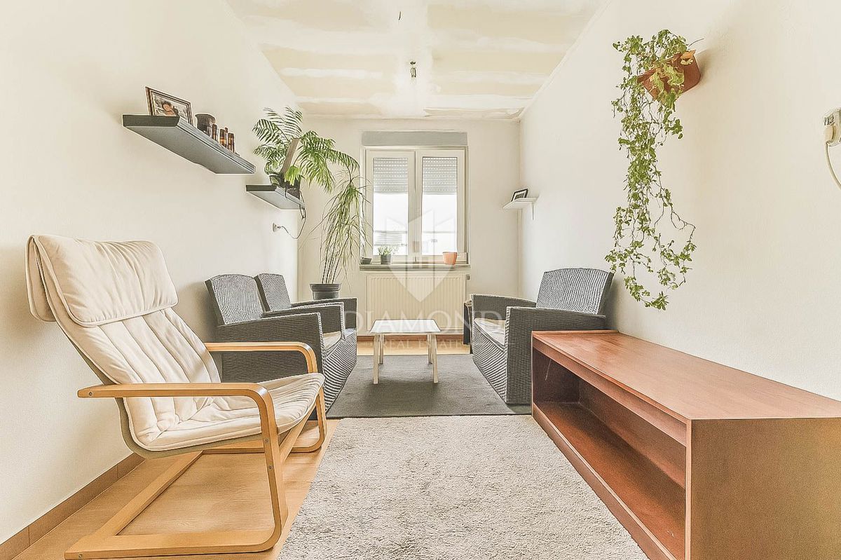 Zagabria, Dugo Selo, casa con terreno agricolo a un prezzo fantastico!