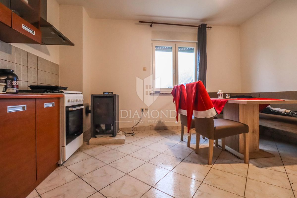 Zagabria, Dugo Selo, casa con terreno agricolo a un prezzo fantastico!