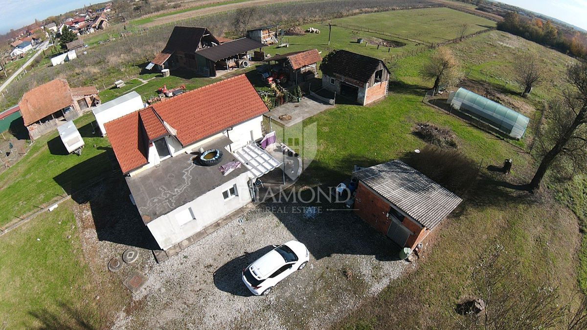 Zagabria, Dugo Selo, casa con terreno agricolo a un prezzo fantastico!