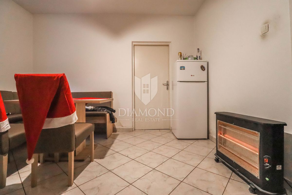 Zagabria, Dugo Selo, casa con terreno agricolo a un prezzo fantastico!