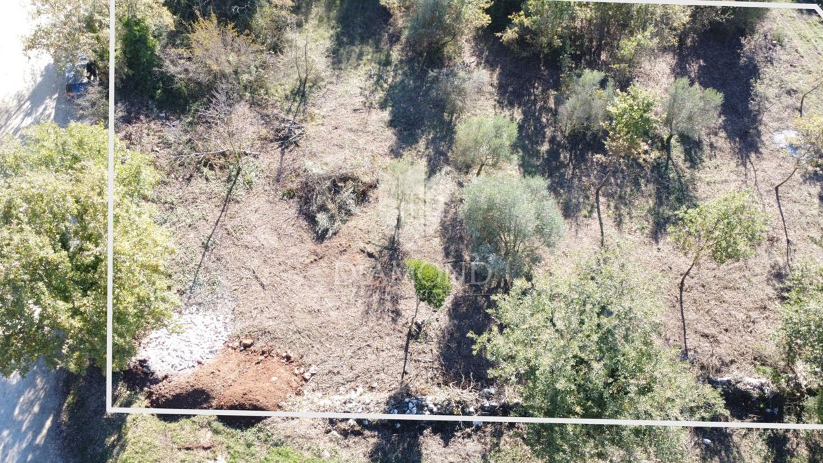 OCCASIONE! Parenzo – terreno edificabile 560 m² con vista mare