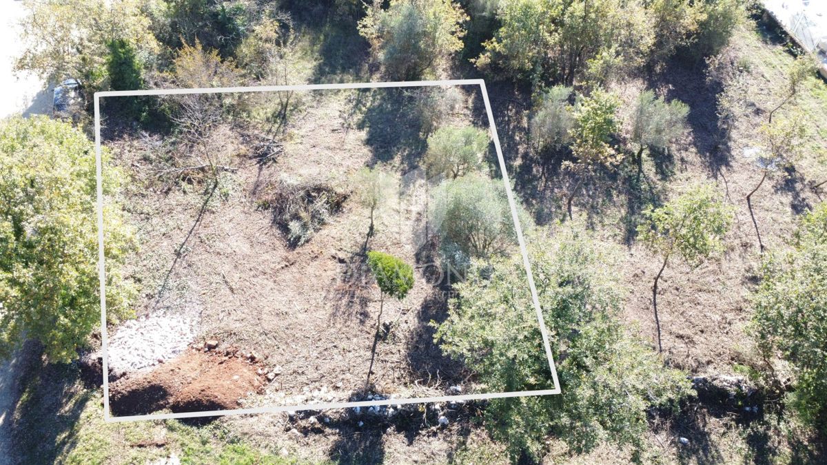 OCCASIONE! Parenzo – terreno edificabile 560 m² con vista mare