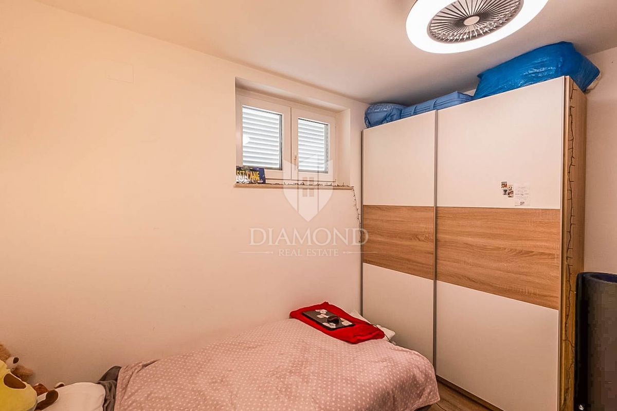 Appartamento a Medulin, oasi con terrazza e piscina a 200 m dal mare