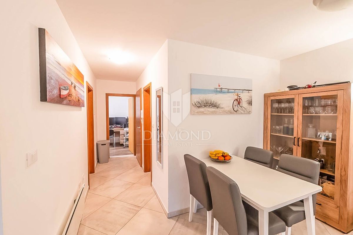 Appartamento a Medulin, oasi con terrazza e piscina a 200 m dal mare