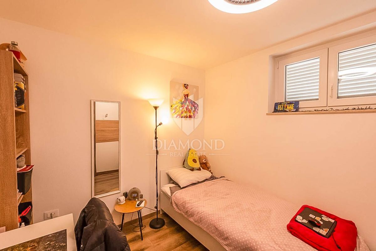 Appartamento a Medulin, oasi con terrazza e piscina a 200 m dal mare