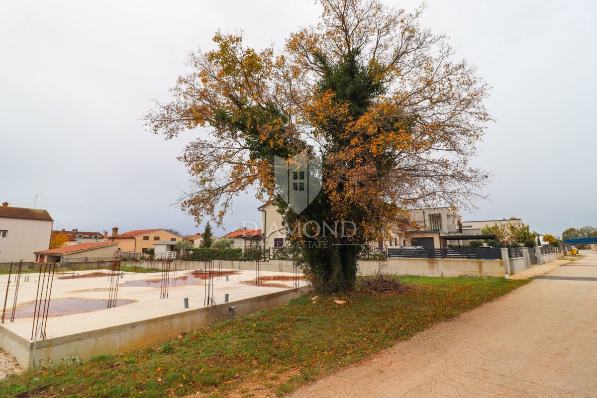 Bale, vicino al centro, terreno edificabile con permesso e progetto