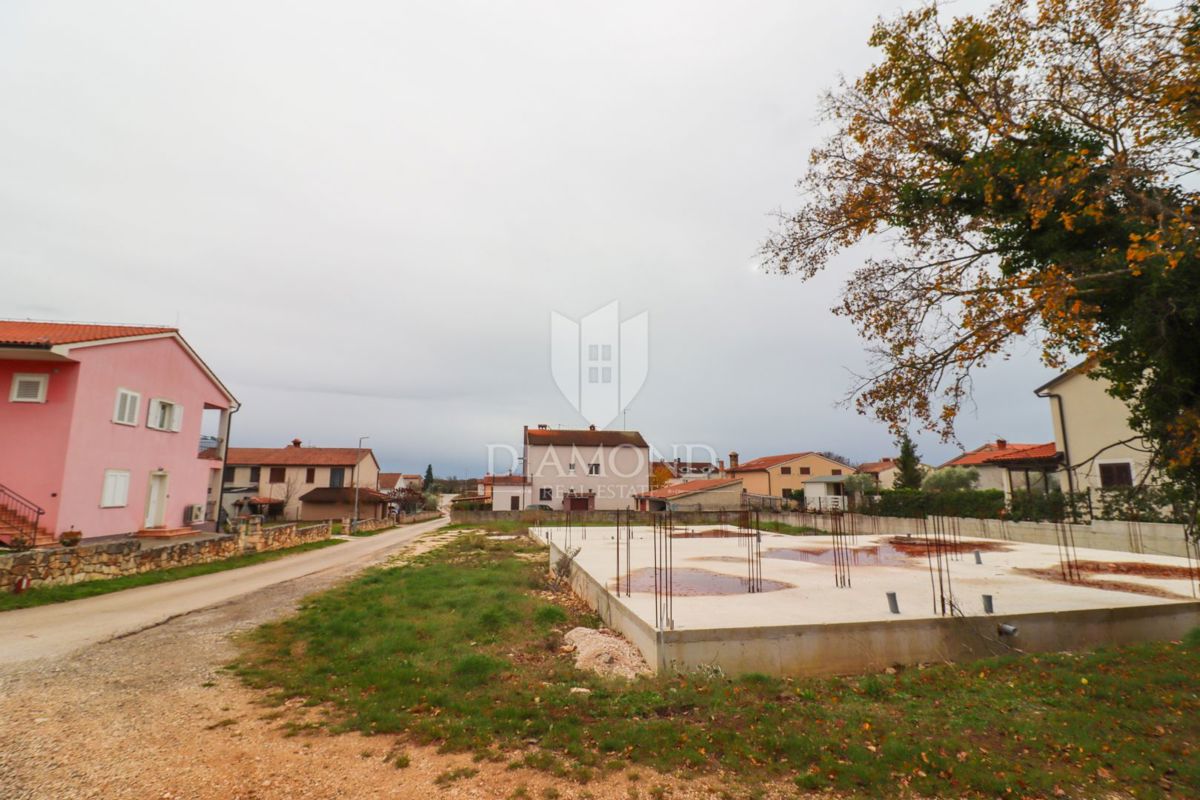 Bale, vicino al centro, terreno edificabile con permesso e progetto