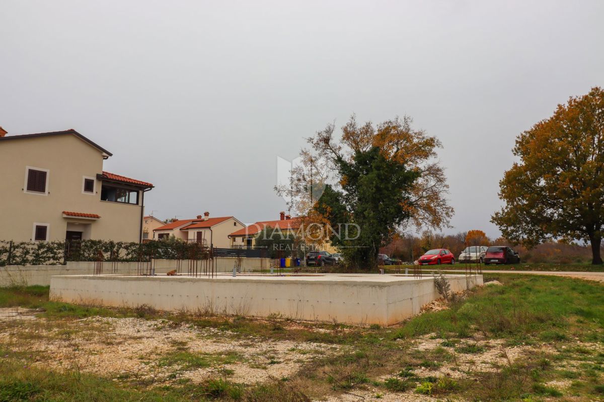 Bale, vicino al centro, terreno edificabile con permesso e progetto