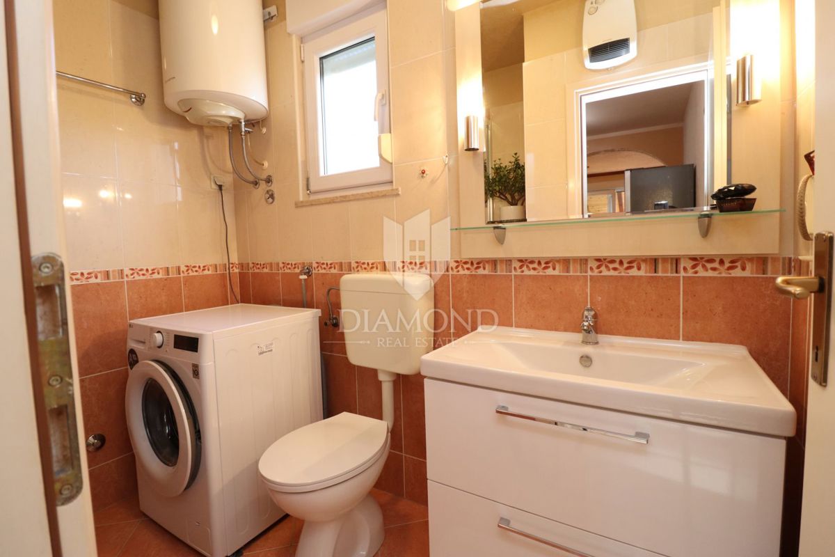 Parenzo, casa con due appartamenti e vista mare