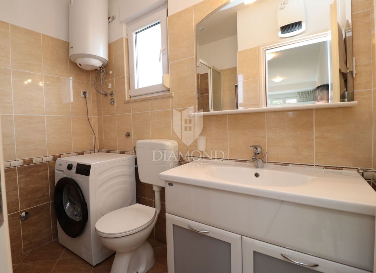 Parenzo, casa con due appartamenti e vista mare