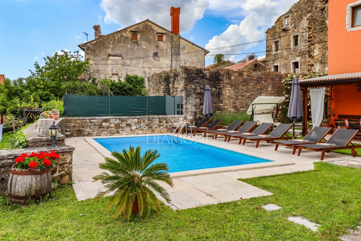 Oprtalj, casa di 139 m2 con una vista magica! 