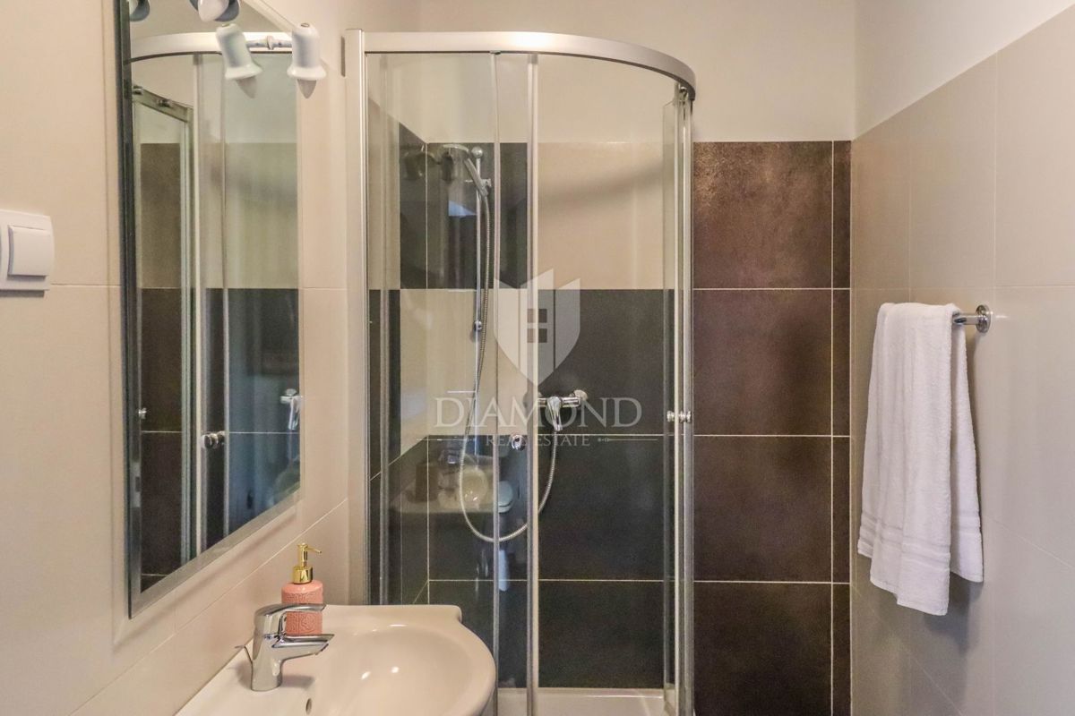 Oprtalj, casa di 139 m2 con una vista magica! 