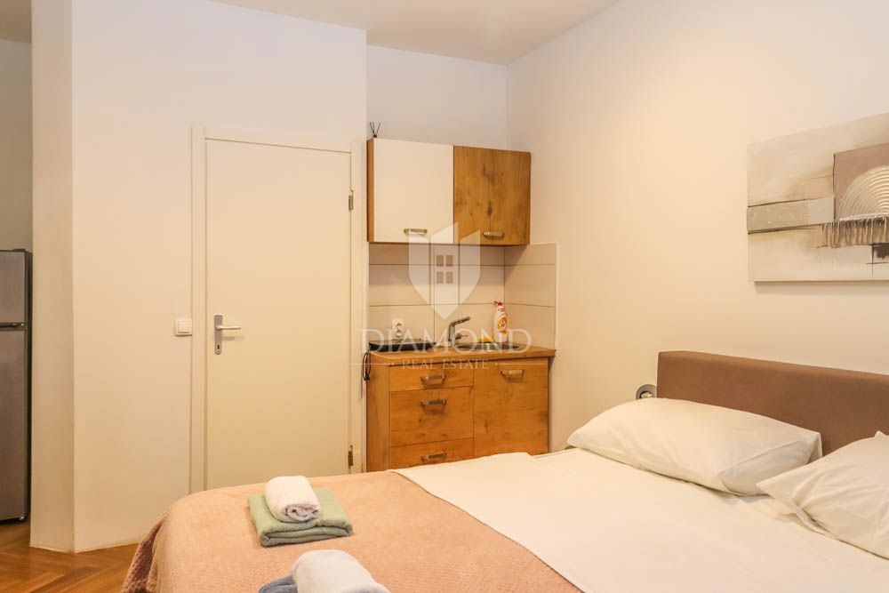 Pola, centro, piano con tre unità abitative