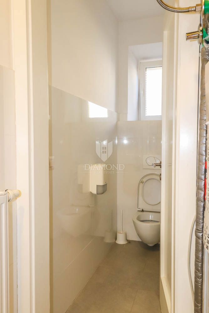 Pola, centro, piano con tre unità abitative