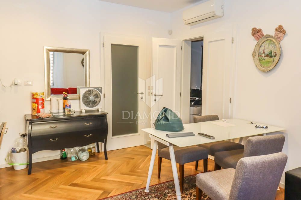 Pola, centro, piano con tre unità abitative