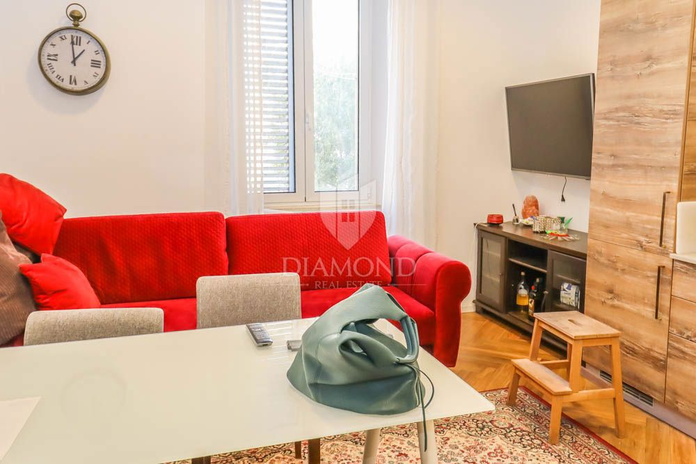 Pola, centro, piano con tre unità abitative