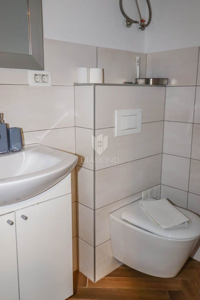 Pola, centro, piano con tre unità abitative