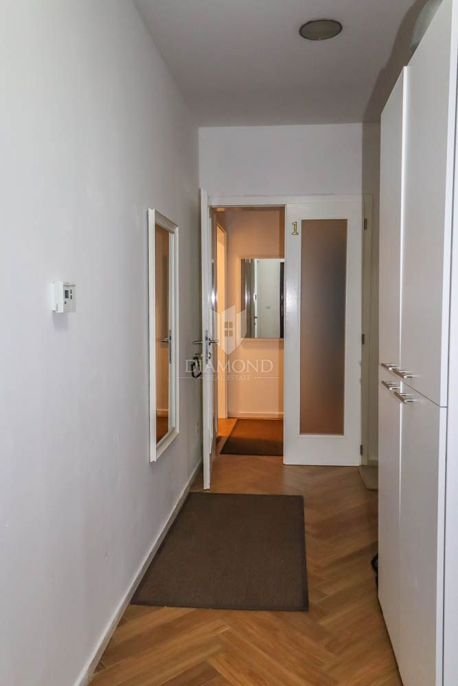 Pola, centro, piano con tre unità abitative