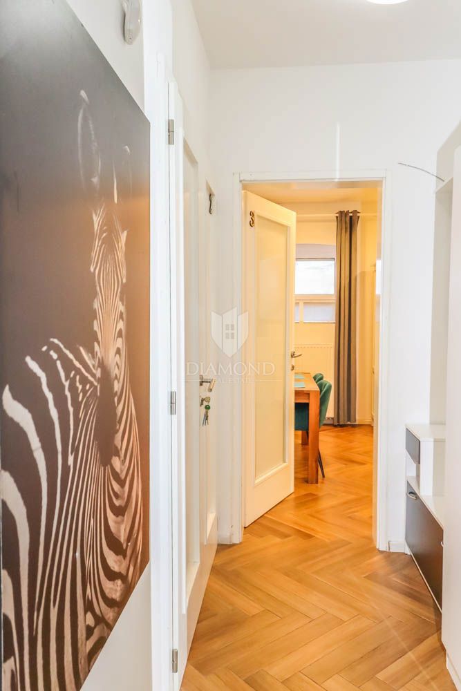 Pola, centro, piano con tre unità abitative