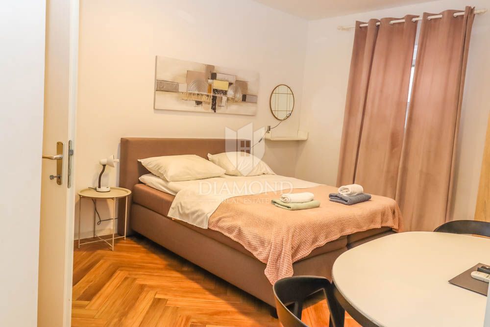 Pola, centro, piano con tre unità abitative