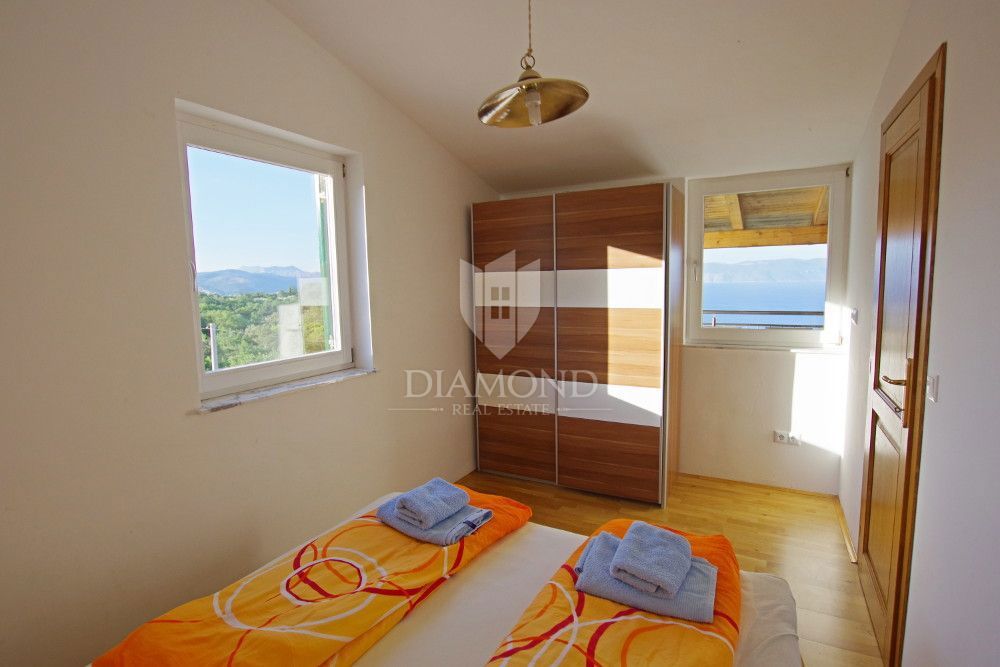 Rabac, Labin – Casa con appartamenti con vista mare