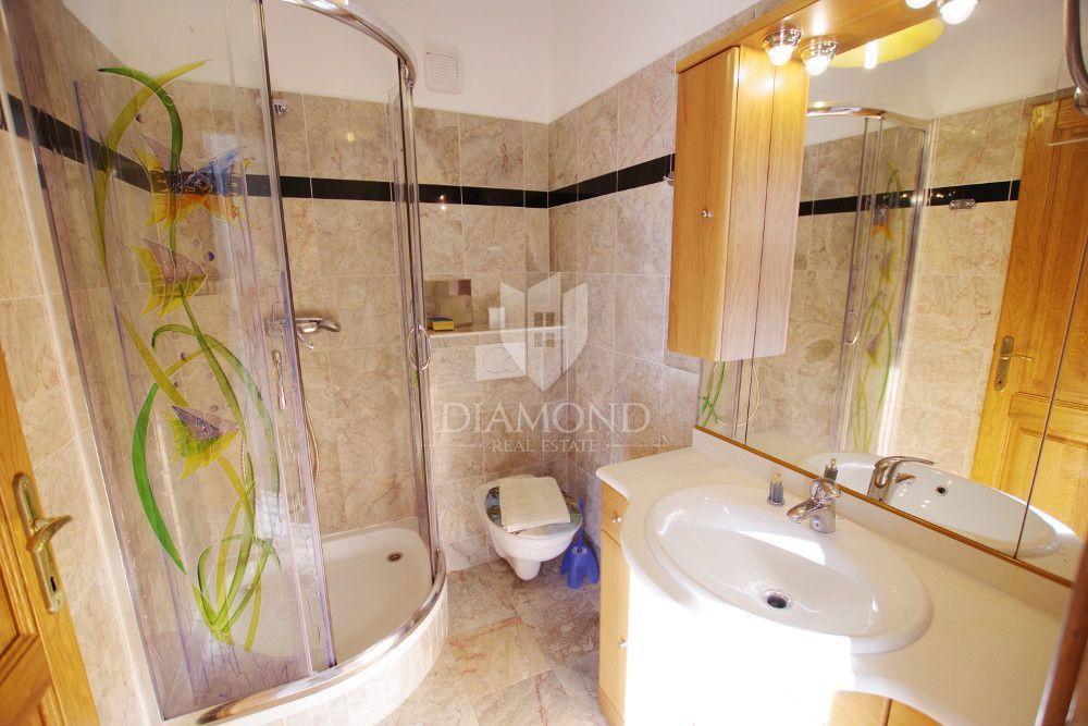 Rabac, Labin – Casa con appartamenti con vista mare