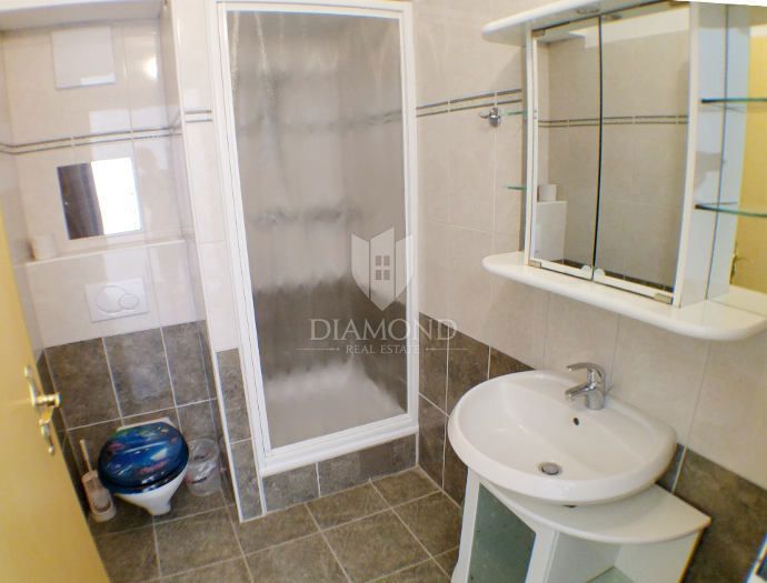 Rabac, Labin – Casa con appartamenti con vista mare