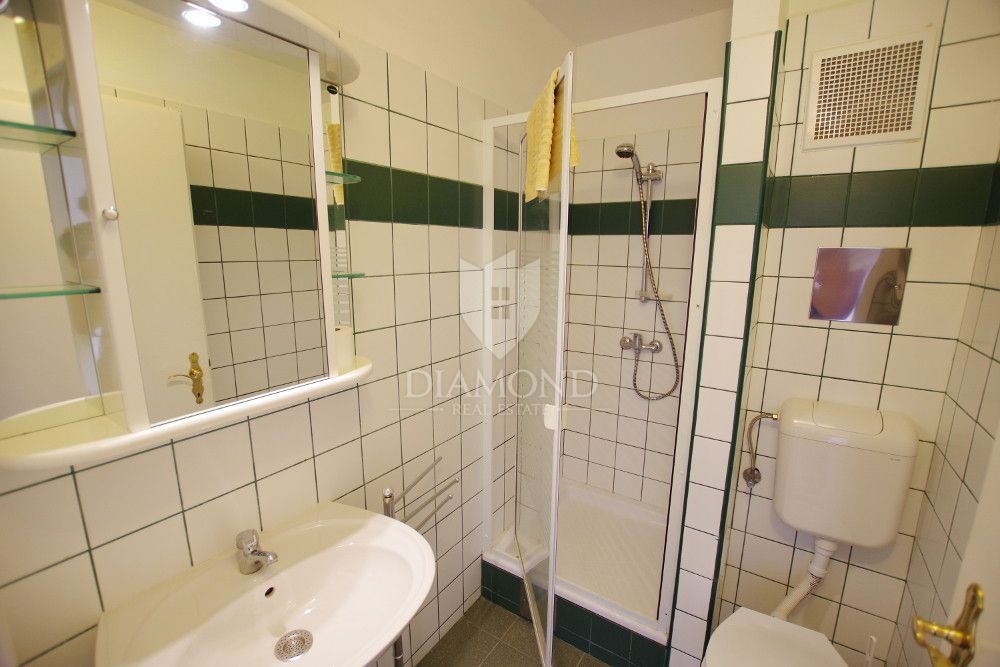 Rabac, Labin – Casa con appartamenti con vista mare