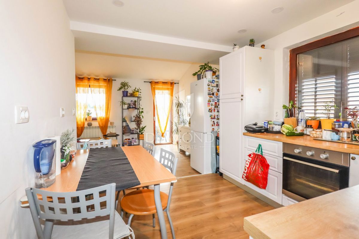 OCCASIONE! ROVIGNO! 3 APPARTAMENTI, GIARDINO, PARCHEGGIO!!!