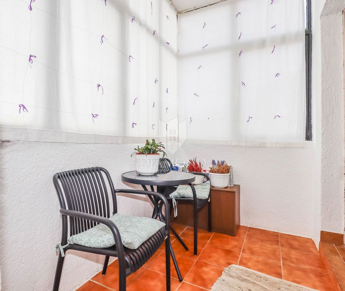 OCCASIONE! ROVIGNO! 3 APPARTAMENTI, GIARDINO, PARCHEGGIO!!!