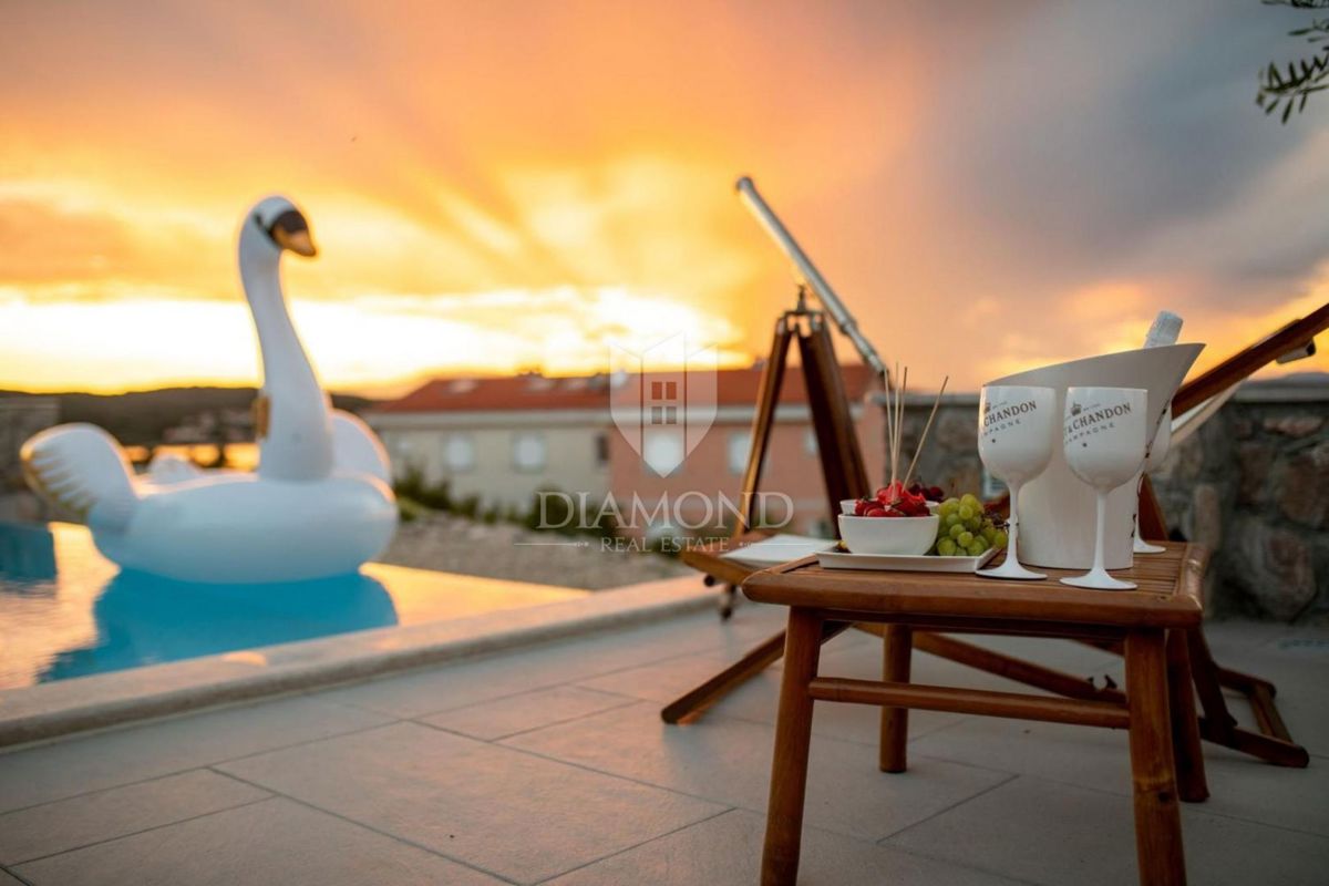 Krk, Klimno, casa con appartamenti con vista mare