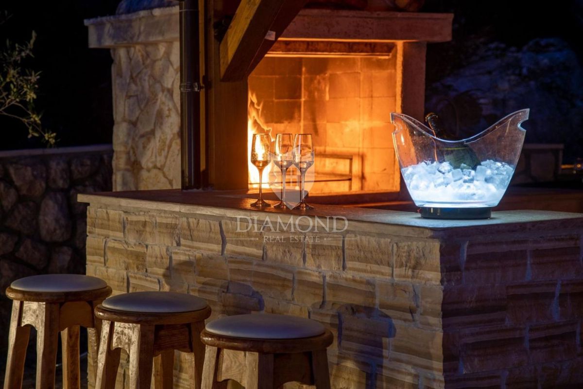 Krk, Klimno, casa con appartamenti con vista mare