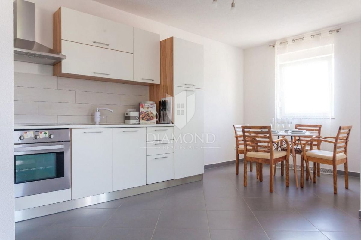 Krk, Klimno, casa con appartamenti con vista mare