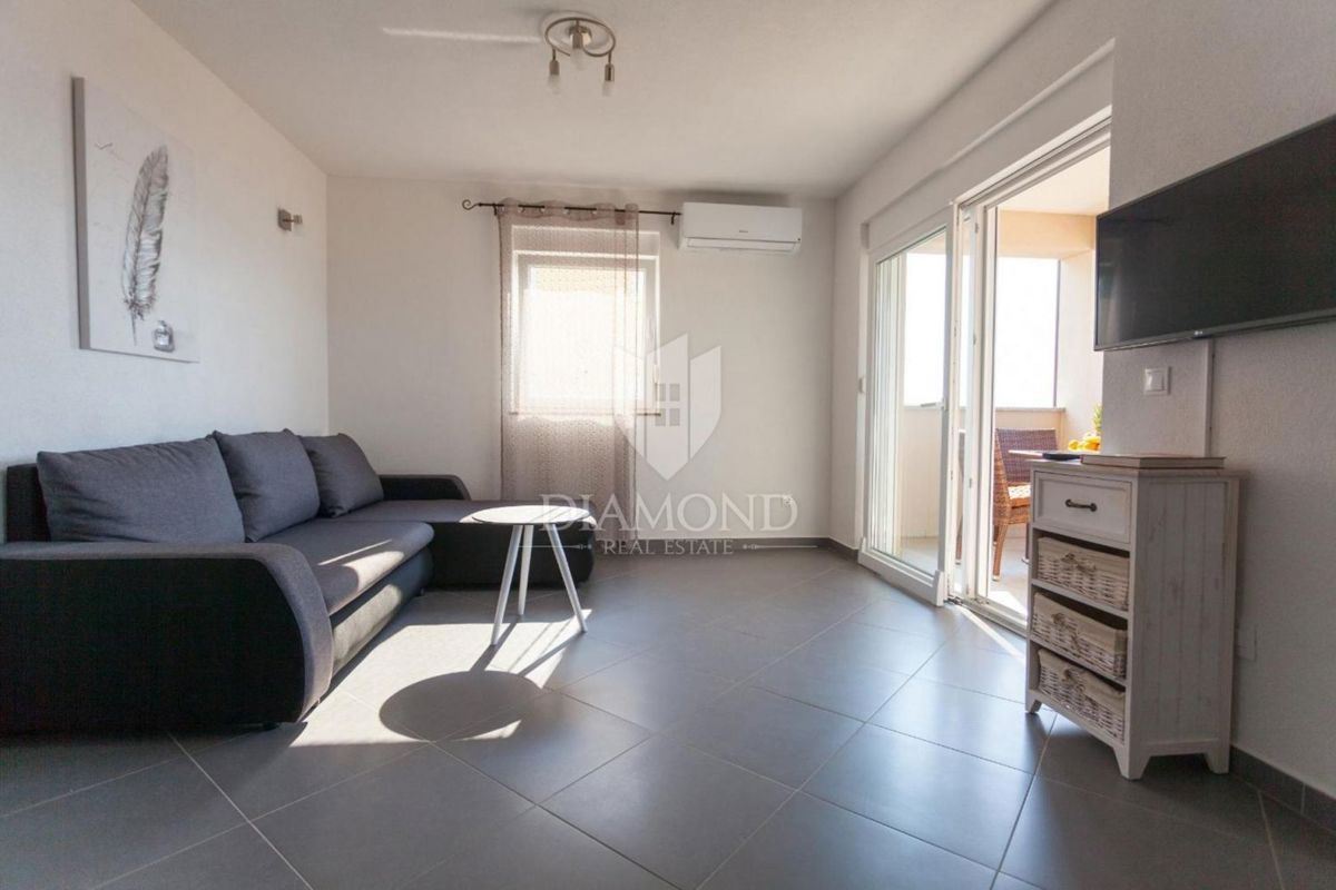 Krk, Klimno, casa con appartamenti con vista mare